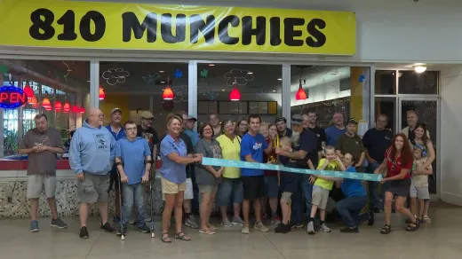 810 Munchies Ribbon Cutting Team